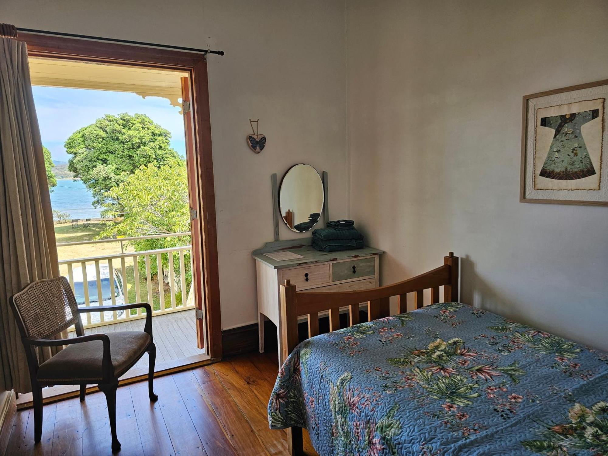 Brony'S Beachfront-Short And Long Term Stays Porirua Kültér fotó