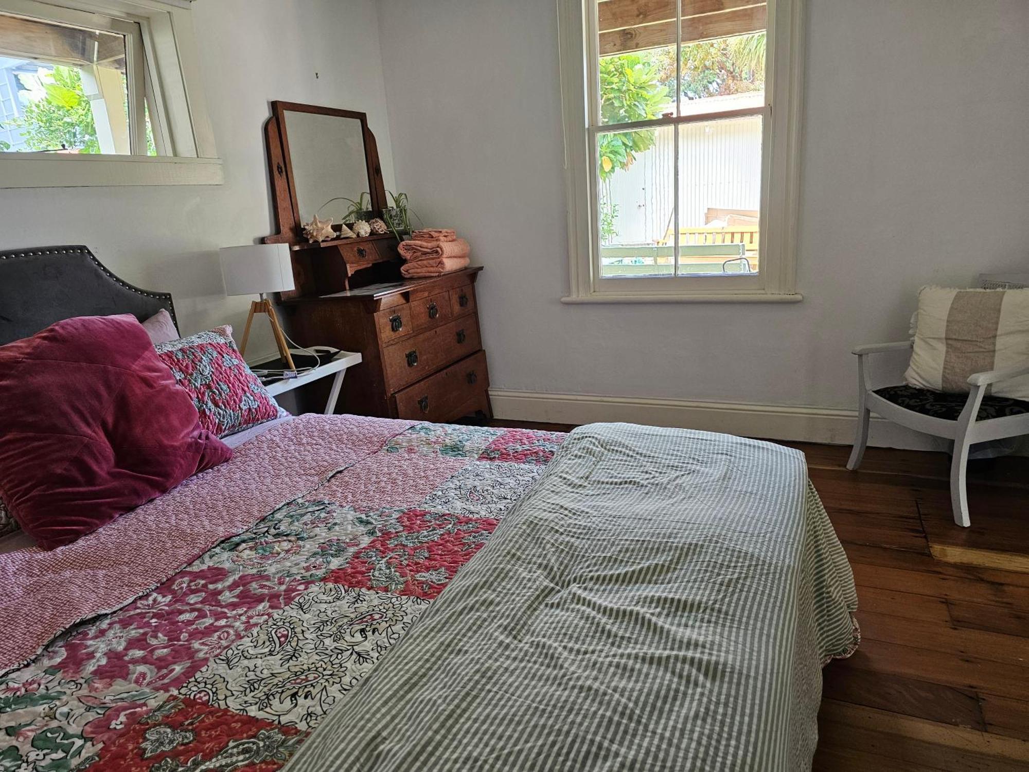 Brony'S Beachfront-Short And Long Term Stays Porirua Szoba fotó