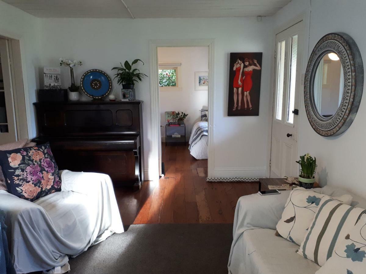Brony'S Beachfront-Short And Long Term Stays Porirua Kültér fotó